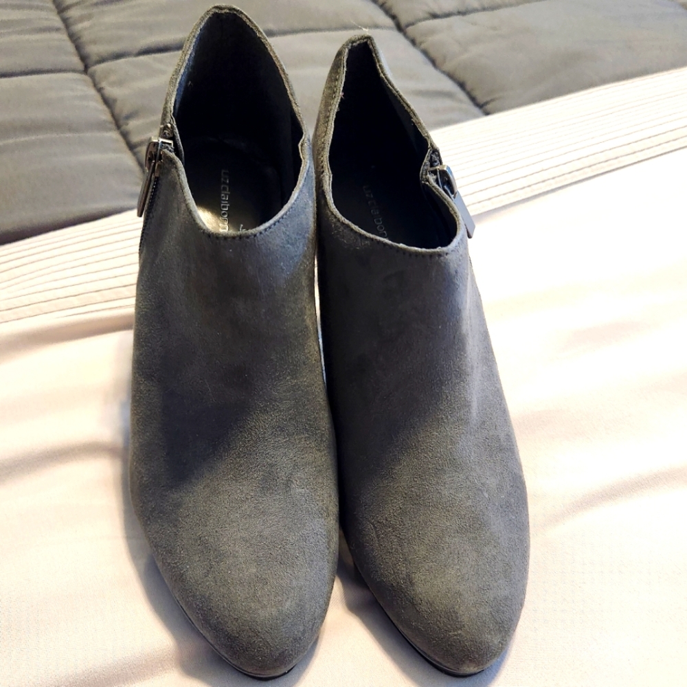 Liz Claiborne Gray Suede Booties